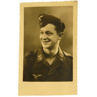 Foto de Flak Obergefreiter en un casquillo de lado. Espenlaub militaria